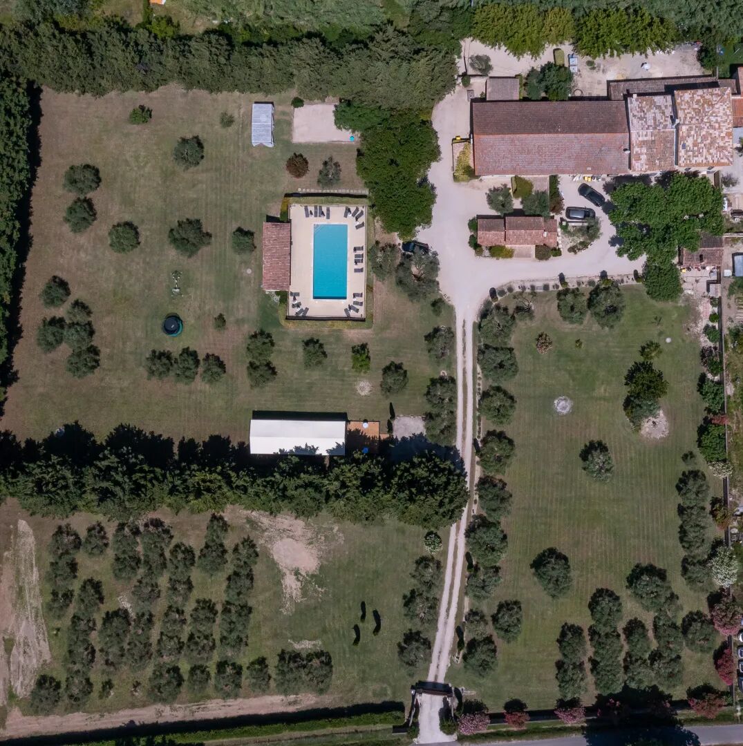 Vue aérienne du domaine du Mas de la Bimarde
